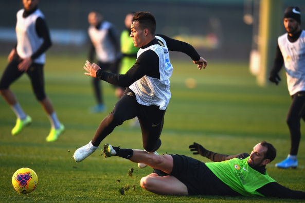 广州队集结日队长鼓劲今晚那不勒斯调整名单以备德国杯,奥兰多魔术今晨复出首秀看傻球迷的简单介绍九游体育APP